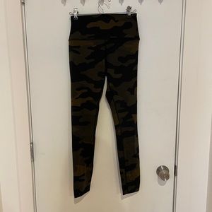 VS PINK Ultimate legging Camo print size small